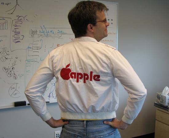 Apple shop fanboy shirt